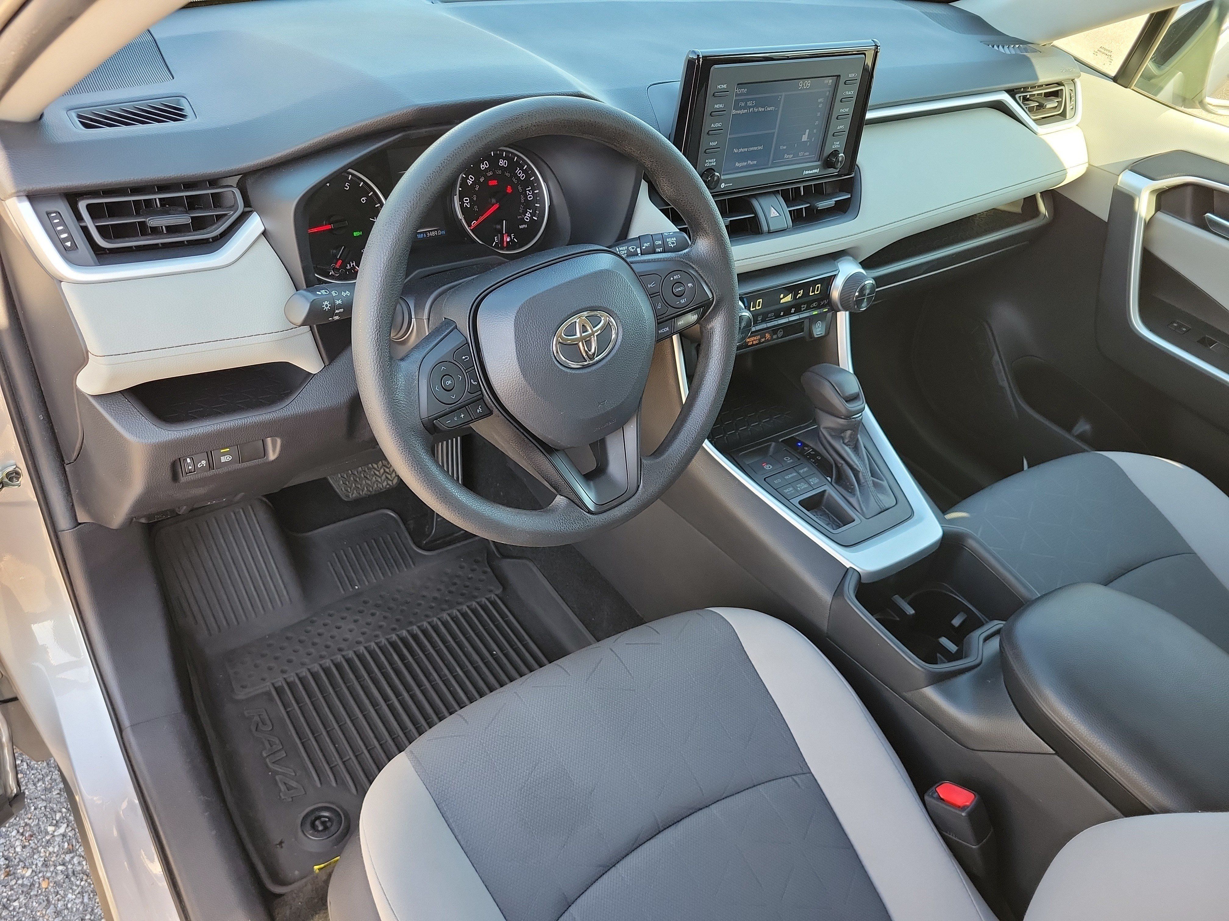 Used 2022 Toyota RAV4 XLE AWD/4WD image 8