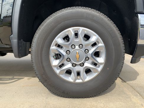 Used 2024 Chevrolet Silverado 2500 LTZ image 13