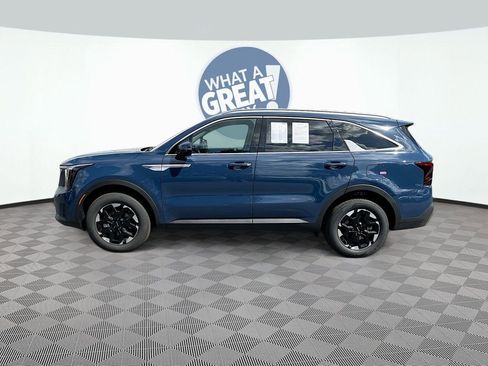Certified 2025 Kia Sorento S AWD/4WD image 9