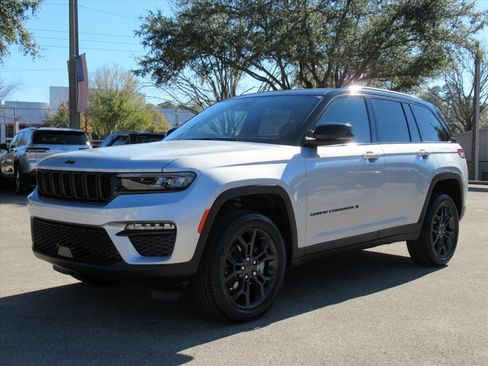 New 2025 Jeep Grand Cherokee Limited image 3