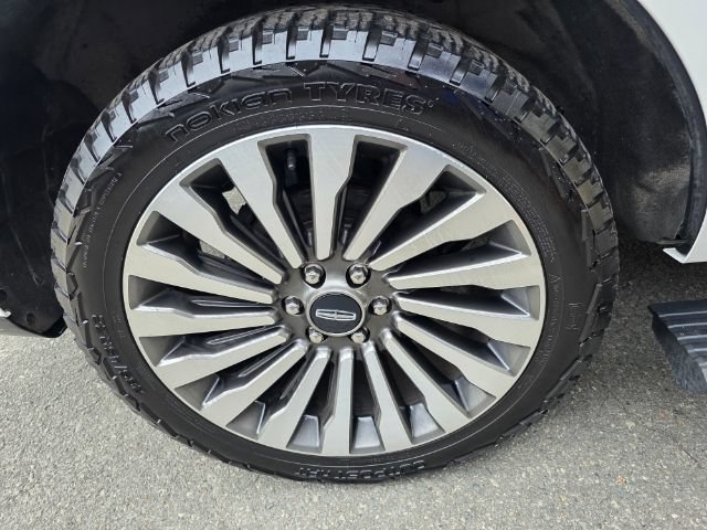 Used 2021 Lincoln Navigator Reserve w/ Luxury Package AWD/4WD image 20