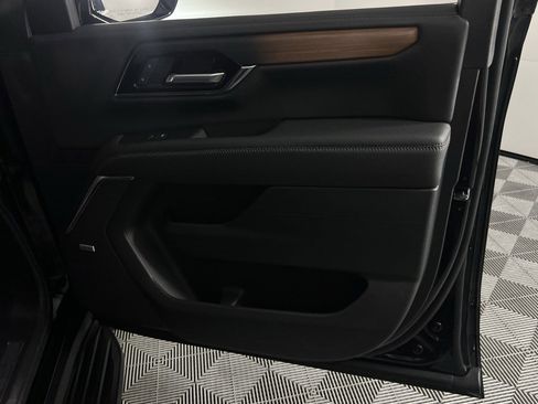 Used 2025 GMC Yukon XL Denali image 36