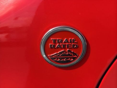 Used 2023 Jeep Renegade Trailhawk AWD/4WD image 40