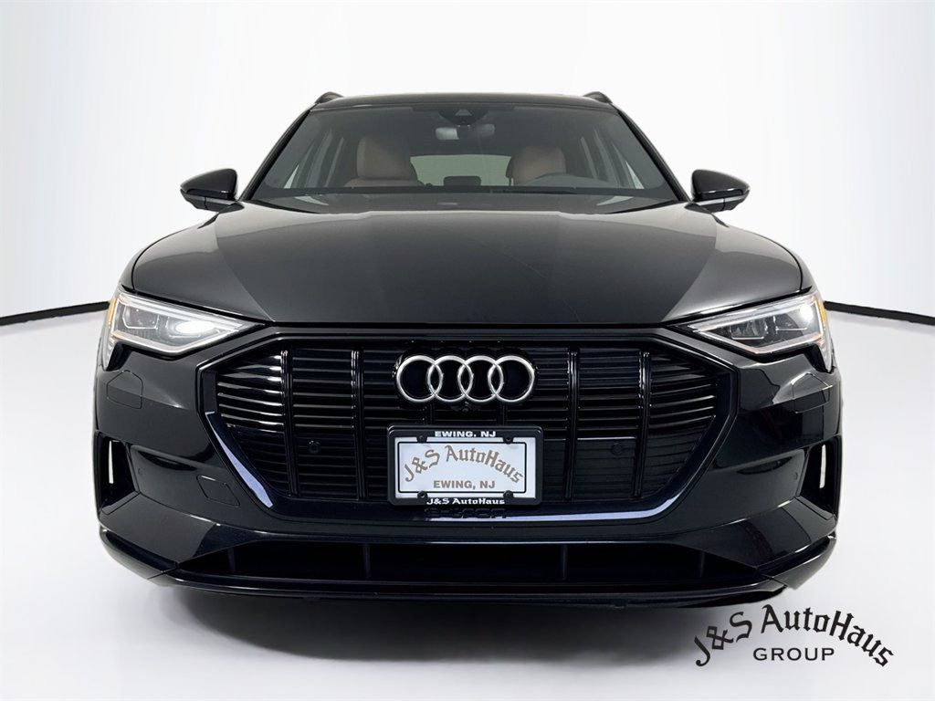 Used 2022 Audi e-tron Premium AWD/4WD image 2