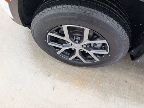 Used 2024 Jeep Grand Cherokee L Limited w/ Luxury Tech Group II image 11