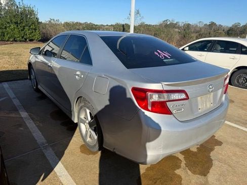 Used 2012 Toyota Camry image 4