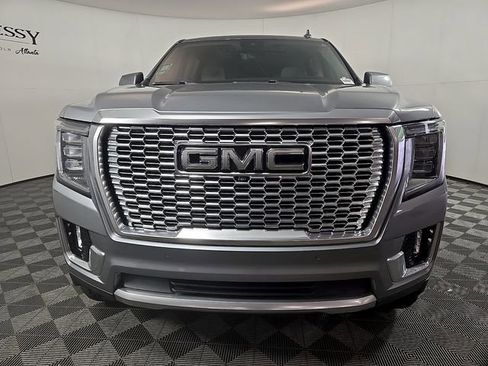 Used 2023 GMC Yukon XL Denali w/ Advanced Technology Package AWD/4WD image 3