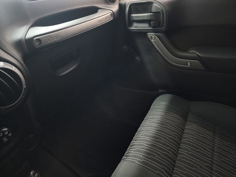 Used 2012 Jeep Wrangler Unlimited Sport image 12