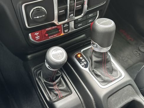 Used 2022 Jeep Gladiator Rubicon w/ LED Lighting Group AWD/4WD image 22