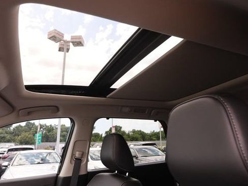 Certified 2025 Nissan Pathfinder SL w/ SL Premium Package FWD image 9