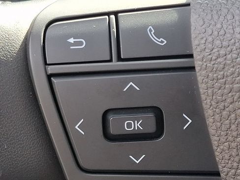 Used 2025 Toyota Camry Hybrid AWD/4WD image 21