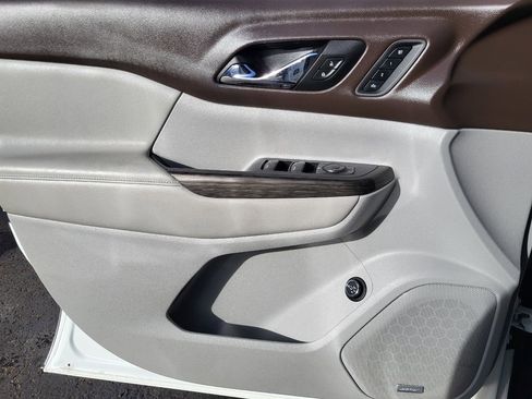 Used 2017 GMC Acadia SLT image 10