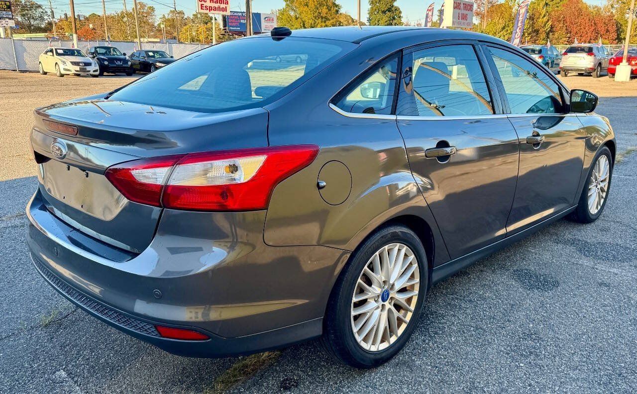 Used 2012 Ford Focus SEL FWD image 6