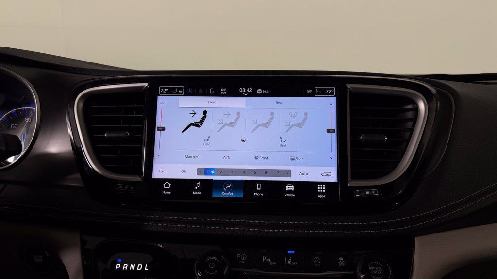 Used 2024 Chrysler Pacifica Touring-L AWD/4WD image 21