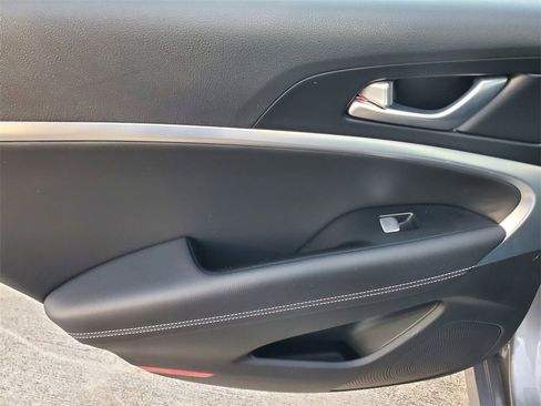 Used 2023 Genesis G70 2.0T image 13