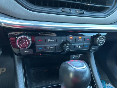 Used 2023 Jeep Compass Limited image 26