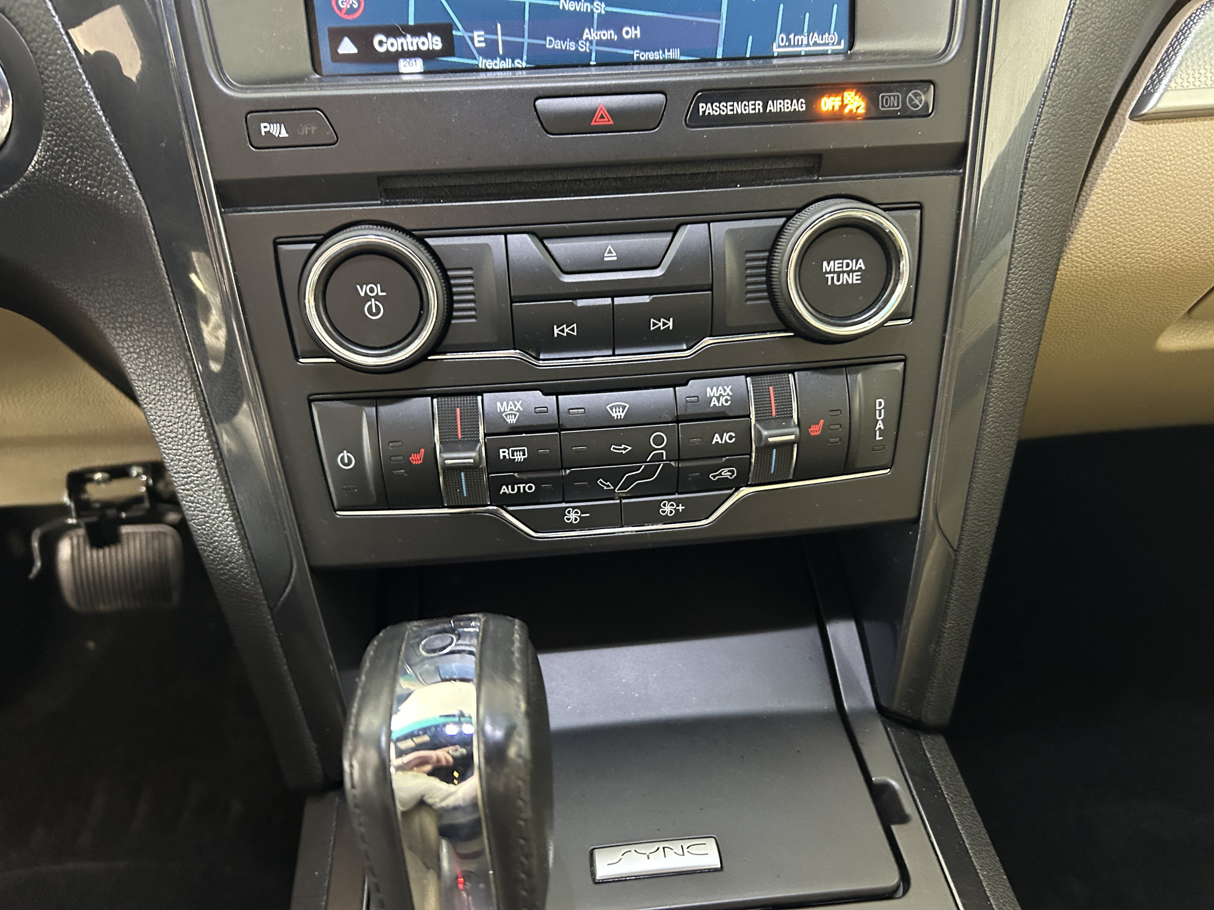 Used 2017 Ford Explorer XLT w/ Equipment Group 201A AWD/4WD image 23