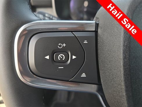 Used 2024 Volvo XC40 B5 Core image 10