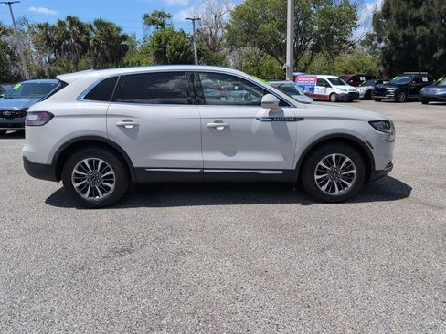 Used 2022 Lincoln Nautilus Reserve FWD image 2