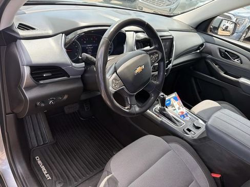 Used 2020 Chevrolet Traverse LT FWD image 22