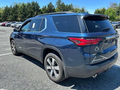 Used 2023 Chevrolet Traverse LT w/ LT Premium Package AWD/4WD image 3
