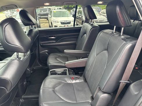 Used 2024 Toyota Grand Highlander AWD image 37