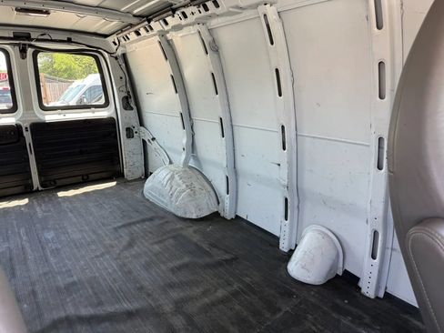Used 2013 Chevrolet Express 2500 RWD image 12