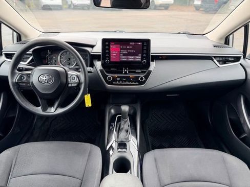 Used 2020 Toyota Corolla LE image 18