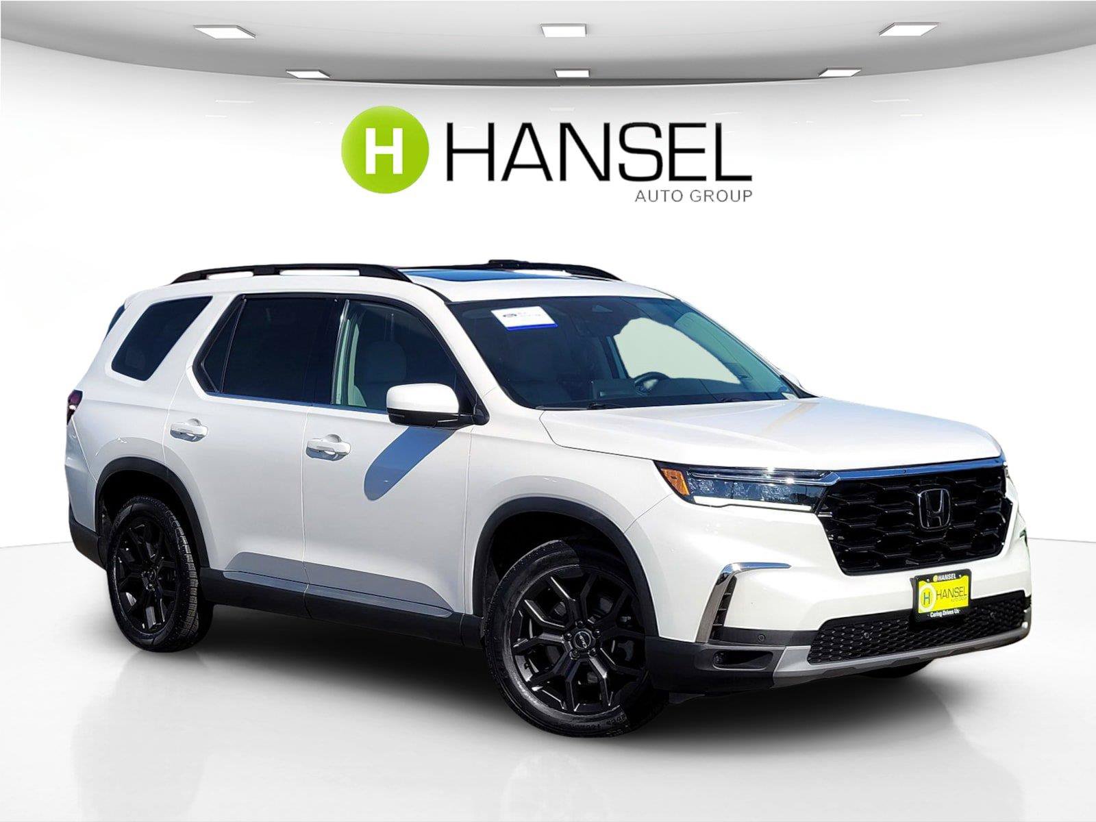 Used 2025 Honda Pilot Touring image 1