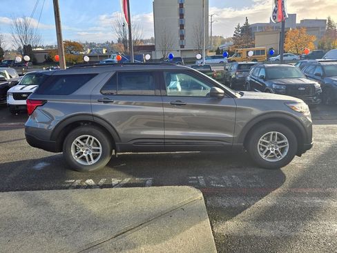 New 2026 Ford Explorer Active image 4