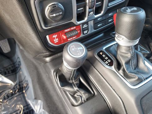 Used 2025 Jeep Wrangler Unlimited Rubicon w/ Convenience Group image 23