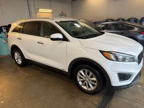 Used 2017 Kia Sorento AWD image 4