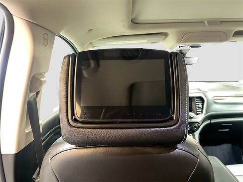 Used 2021 GMC Acadia Denali w/ Denali Technology Package image 27