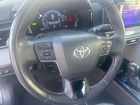 Used 2025 Toyota Camry SE FWD image 15