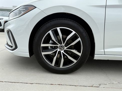 New 2026 Volkswagen Jetta SE image 9