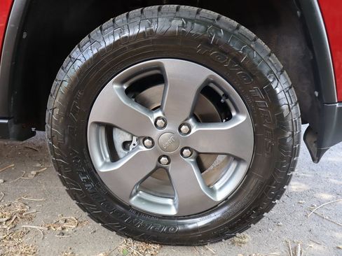 Used 2013 Jeep Grand Cherokee Trailhawk AWD/4WD image 44