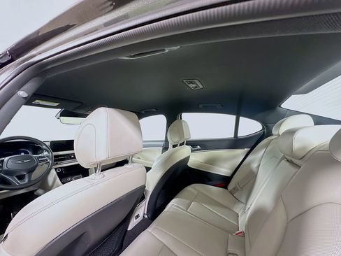 Used 2025 Genesis G70 2.5T RWD image 13