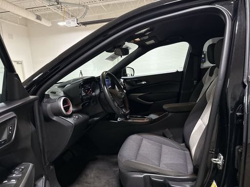 Used 2024 Chevrolet Trax RS FWD image 19