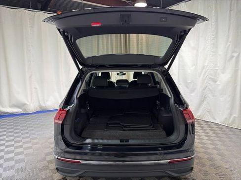 Certified 2022 Volkswagen Tiguan SE FWD image 36