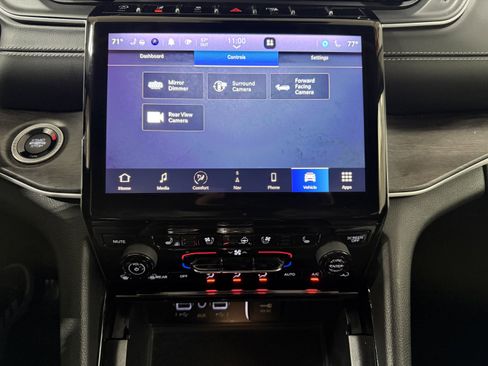 Used 2023 Jeep Grand Cherokee Limited w/ Luxury Tech Group II image 37