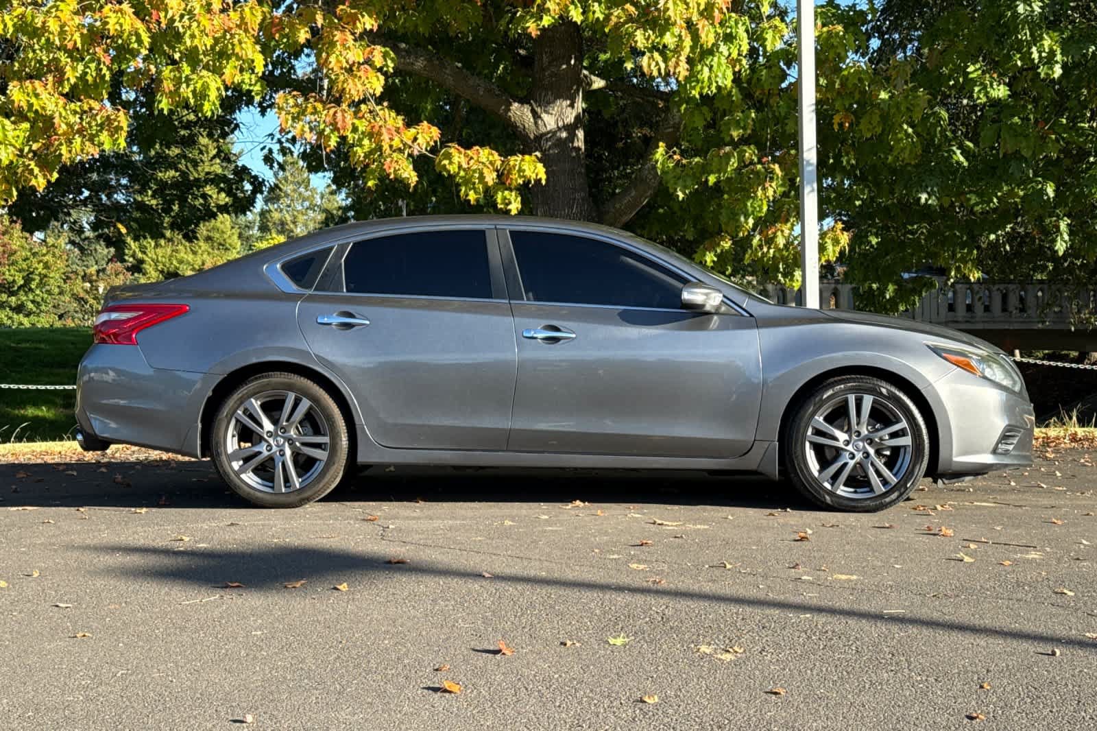 Used 2018 Nissan Altima 3.5 SL FWD image 8