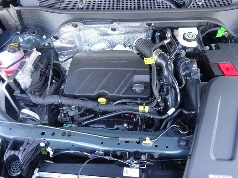 New 2026 Chevrolet Trax LT w/ Sunroof Package FWD image 10