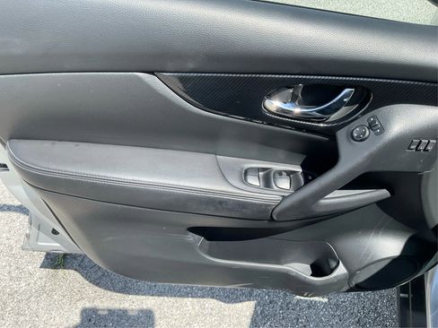 Used 2018 Nissan Rogue SL FWD image 19