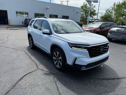 Used 2023 Honda Pilot Touring image 4