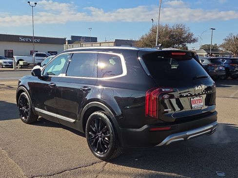 Used 2022 Kia Telluride SX w/ SX Prestige Package image 3