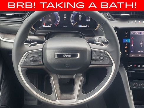 Used 2026 Jeep Grand Cherokee Limited AWD/4WD image 23