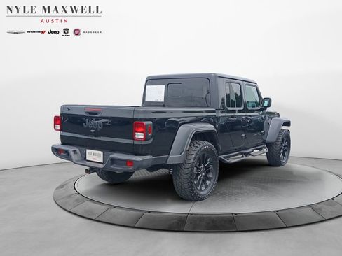 Used 2025 Jeep Gladiator Sport AWD/4WD image 16