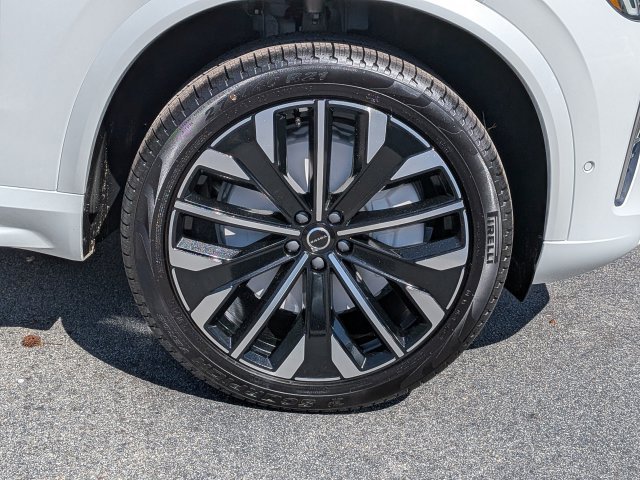 New 2026 Volvo XC90 T8 Plus w/ Protection Package Premier AWD/4WD image 11