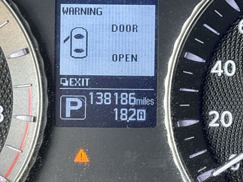 Used 2015 INFINITI Q70 3.7 image 32