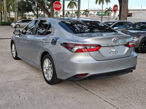 Used 2022 Toyota Camry LE FWD image 3